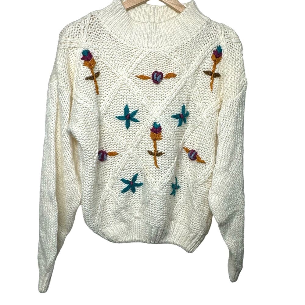 Wye Oaks Hand Knit Floral Sweater Medium Cream Unique Vintage Style
